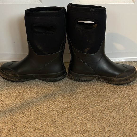 BOGS boots- Black-Size Youth 2 - Picture 4 of 5